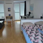 Apartamento Chotěšovská With Parking Place Praga