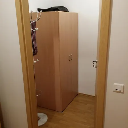 Apartment Chotesovska With Parking Place Prag