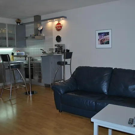 Apartman Chotesovska With Parking Place Prága